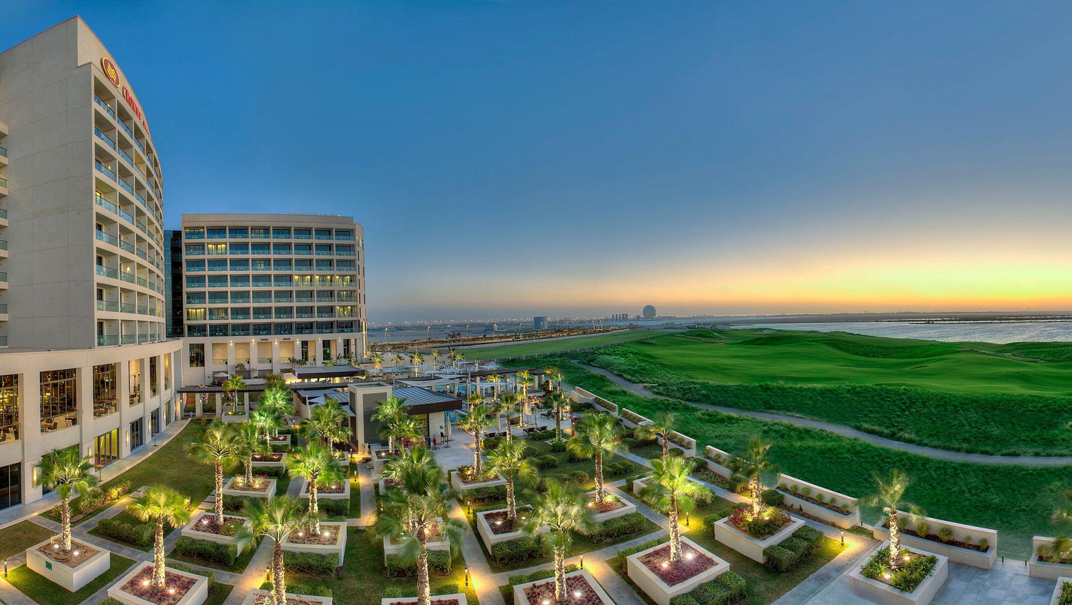 Отель Crowne Plaza Абу Даби. Crowne Plaza 5 Абу Даби. Crowne Plaza Abu Dhabi yas Island 5*. Crowne Plaza Abu Dhabi 5*, ОАЭ, Абу-Даби.